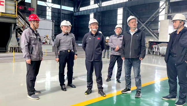 束學龍帶隊開展六鋼技術整改調研